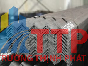 Sắp xếp thép hình Đại Việt theo hình dạng và kích thước để gọn gàng, có hệ thống ở nơi khô ráo