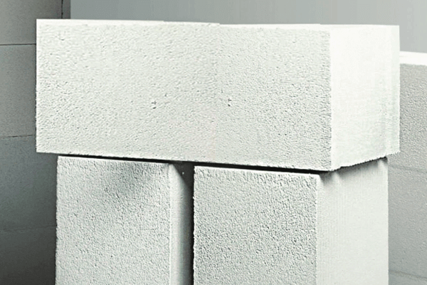 Gạch nhẹ có ưu điểm chịu nhiệt tốt nên có khả năng chống cháy, phù hợp với dạng nhà ống sát vách nhau